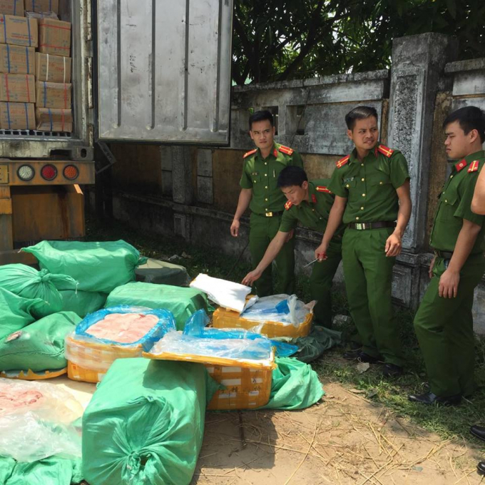 Cơ quan chức năng kiểm đếm, b&agrave;n phương &aacute;n ti&ecirc;u hủy.