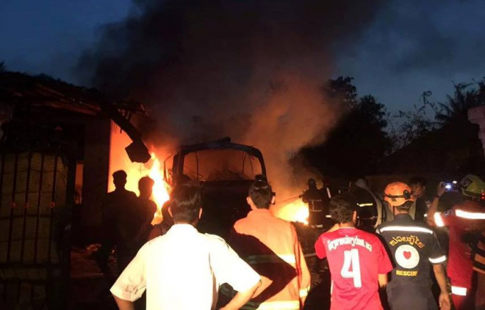 Sau khi trả kh&aacute;ch, Chiếc xe bỗng ph&aacute;t hỏa rồi bốc ch&aacute;y kinh ho&agrave;ng.