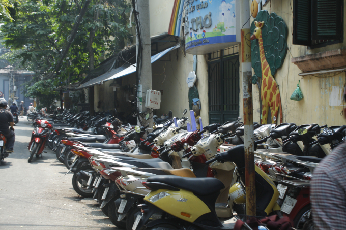 Tại H&agrave;ng Bồ.