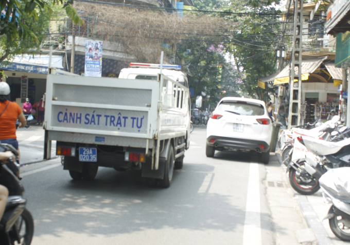 Mặc d&ugrave; được cơ quan chức năng đi nhắc nhở, nhưng xử phạt &nbsp;xong h&ocirc;m nay, ng&agrave;y mai t&igrave;nh trạng t&aacute;i lấn chiếm lại t&aacute;i ph&aacute;t.