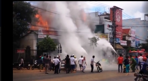 Đắk Nông: Chập điện khiến 3 ngôi nhà cháy liên hoàn