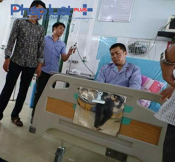 C&aacute;n bộ Ho&agrave;ng Trọng Phan - Đội ph&oacute; Kiểm l&acirc;m cơ động tỉnh tại Bệnh viện Đa khoa Tuy&ecirc;n Quang (Ảnh: Tiến Vũ)