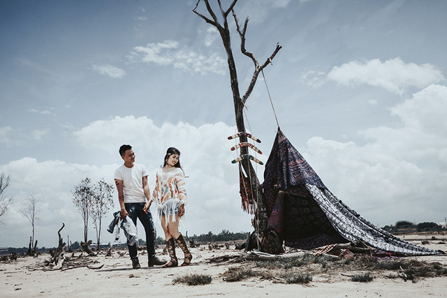 Bay từ H&agrave; Nội v&agrave;o S&agrave;i G&ograve;n để thực hiện bộ ảnh cưới độc đ&aacute;o mang phong c&aacute;ch du mục, c&ocirc; d&acirc;u Phạm Hường tỏ ra rất h&agrave;i l&ograve;ng: