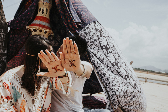 Cũng như bao cặp đ&ocirc;i kh&aacute;c, trong thời gian y&ecirc;u nhau Hường v&agrave; C&ocirc;ng cũng nhiều lần c&oacute; những c&acirc;u chuyện c&atilde;i v&atilde; kh&ocirc;ng đến hồi kết. Chia sẻ về t&igrave;nh y&ecirc;u của m&igrave;nh ch&uacute; rể Th&agrave;nh C&ocirc;ng cho biết:&nbsp;