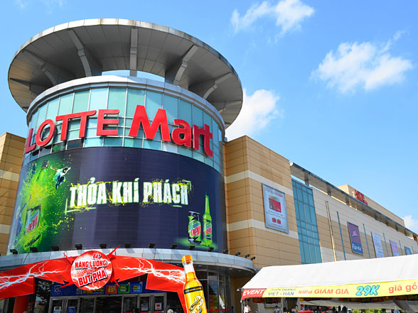 Việc Lotte li&ecirc;n tục mở rộng đầu tư nhưng vẫn b&aacute;o lỗ khiến dư luận kh&ocirc;ng khỏi đặt nghi vấn về chuyển gi&aacute; đối với doanh nghiệp n&agrave;y.