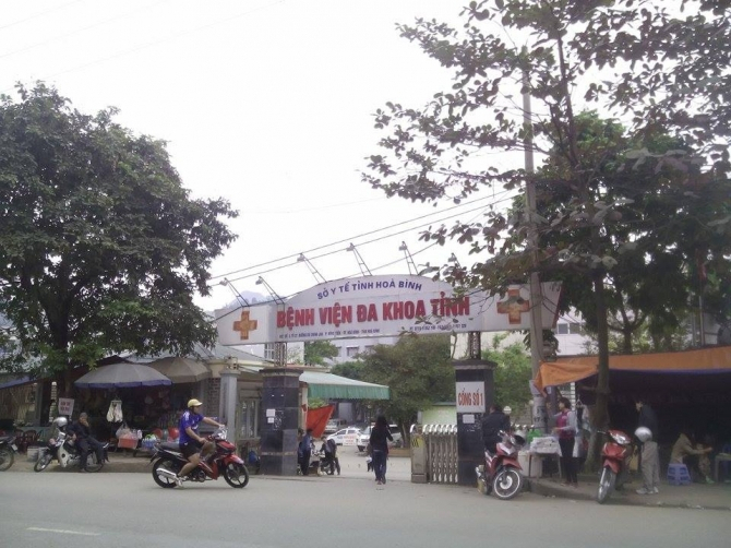 Bệnh viện đa khoa tỉnh H&ograve;a B&igrave;nh nơi xảy ra sự việc.