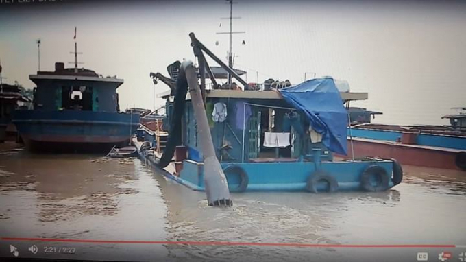 T&agrave;u khai &nbsp;th&aacute;c c&aacute;t tr&aacute;i ph&eacute;p.