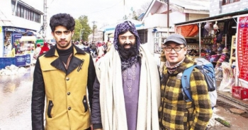 Thầy giáo Việt chu du thiên hạ