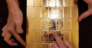 Giá vàng hôm nay 2/5: Sụt giảm nghiêm trọng