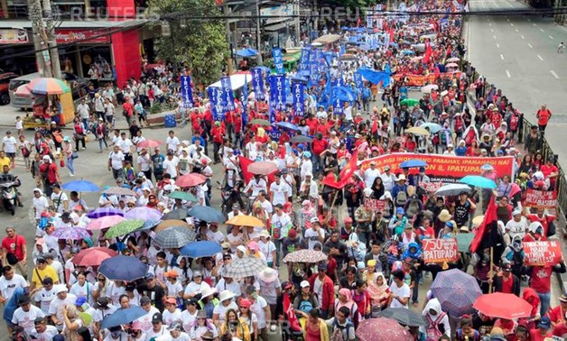 Cuộc biểu t&igrave;nh n&agrave;y đ&atilde; trở n&ecirc;n hỗn loạn v&agrave; bạo lực khi một nh&oacute;m v&agrave;i trăm th&agrave;nh vi&ecirc;n cực đoan mặc đồ đen v&agrave; đeo mặt nạ k&iacute;n mặt dẫn đầu đo&agrave;n biểu t&igrave;nh v&agrave; chủ động tạo n&ecirc;n c&aacute;c vụ đập ph&aacute; để khi&ecirc;u kh&iacute;ch lực lượng cảnh s&aacute;t Ph&aacute;p.