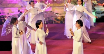 Festival Huế 2018: “Huế Vàng Son”, độc đáo áo dài xưa