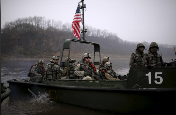 Binh sĩ Mỹ tham dự một cuộc tập trận tr&ecirc;n s&ocirc;ng với qu&acirc;n đội H&agrave;n Quốc ng&agrave;y 8/4/2016. Ảnh: Reuters)