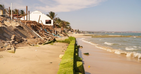 Mũi Né đìu hiu khách vì... sạt lở