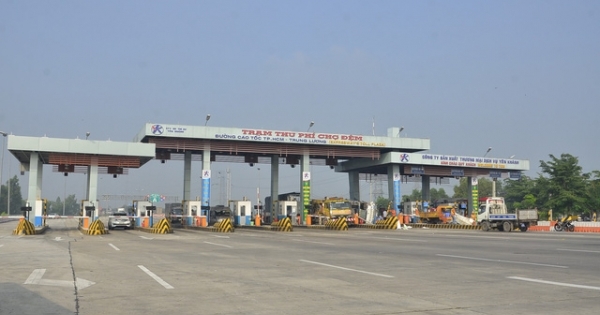 TP HCM: Băng trộm bỏ lại cả bao tải tiền khi bị truy đuổi