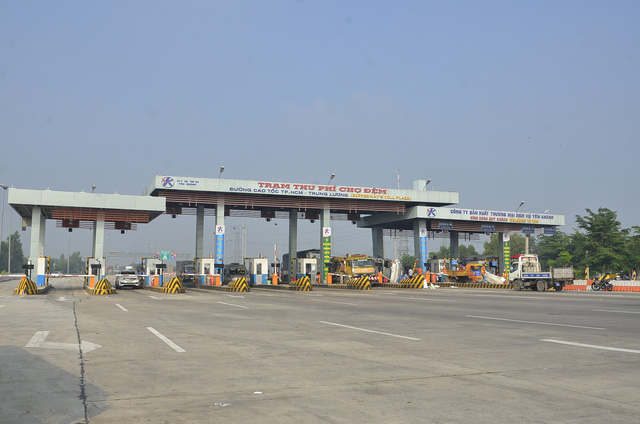 Nh&agrave; điều h&agrave;nh nằm b&ecirc;n tay phải trạm thu ph&iacute; Chợ Đệm nơi xảy ra vụ trộm đột nhập ph&aacute; k&eacute;t sắt