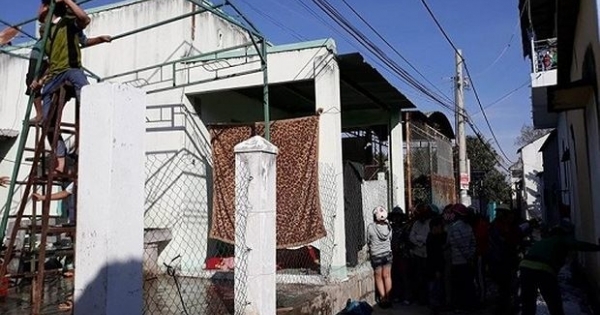 Ra tay sát hại bà nội và mẹ rồi tìm đến bên cạnh mộ cha để lẩn trốn