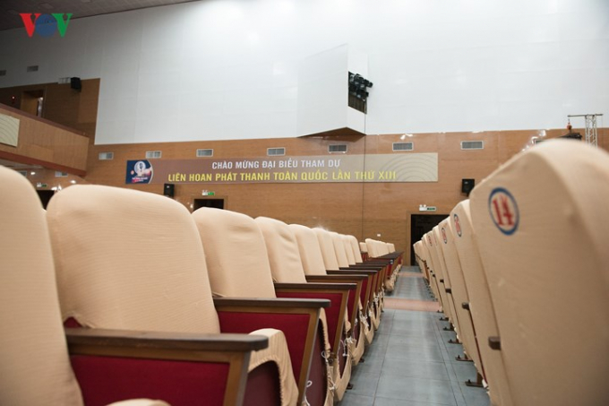 C&ugrave;ng với đ&oacute;, trong khu&ocirc;n khổ diễn ra Li&ecirc;n hoan c&ograve;n c&oacute; c&aacute;c hoạt động như triển l&atilde;m, hội thảo...li&ecirc;n quan đến ph&aacute;t thanh, truyền h&igrave;nh.