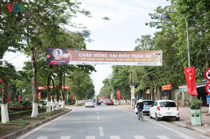 Diễn ra tại TP. Vinh (Nghệ An) từ ng&agrave;y 3 - 5/5, Li&ecirc;n hoan Ph&aacute;t thanh to&agrave;n quốc lần thứ XIII &ndash; năm 2018 do&nbsp;Đ&agrave;i Tiếng n&oacute;i Việt Nam (VOV) phối hợp với Đ&agrave;i Ph&aacute;t thanh - Truyền h&igrave;nh (PT-TH) tỉnh Nghệ An tổ chức đang được gấp r&uacute;t ho&agrave;n thiện những kh&acirc;u cuối c&ugrave;ng để sẵn s&agrave;ng cho Lễ khai mạc v&agrave;o tối 3/5 tại&nbsp;Nh&agrave; Văn h&oacute;a Lao động tỉnh Nghệ An.