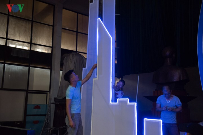 Những hạng mục cuối c&ugrave;ng đang được lắp đặt.