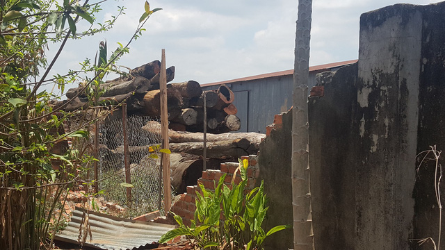 Một g&oacute;c b&ecirc;n trong xưởng gỗ rộng lớn của Phương