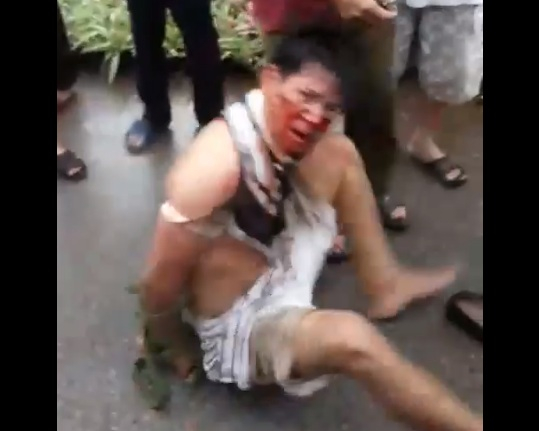 Đối tượng bị người d&acirc;n bắt giữ.