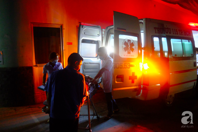 Trung t&acirc;m cấp cứu 115 (TP.HCM) đến hỗ trợ bệnh nh&acirc;n trong đ&ecirc;m.