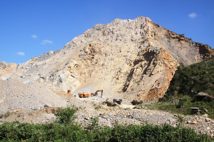 Ảnh khai th&aacute;c mỏ đ&aacute;. B&aacute;o Thanh Ni&ecirc;n