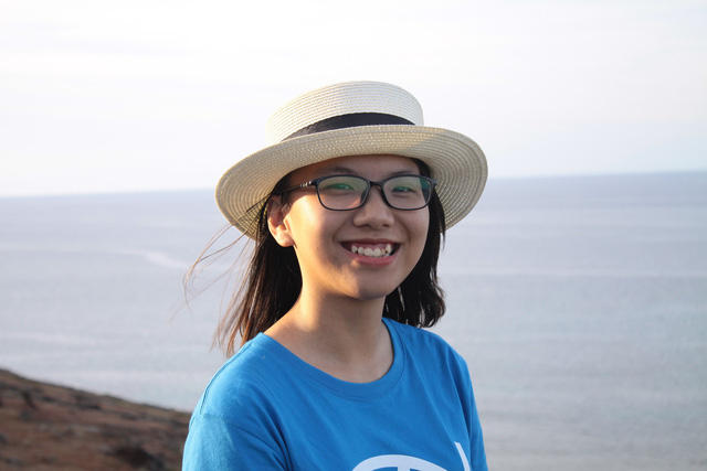 Sinh ra v&agrave; lớn l&ecirc;n ở một huyện nhỏ, học ở &ldquo;trường l&agrave;ng&rdquo;, ước mơ du học từng kh&aacute; xa vời với H&agrave;.