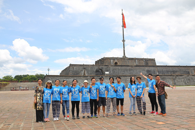 H&agrave; v&agrave; c&aacute;c bạn trong chuyến đi du lịch trải nghiệm.