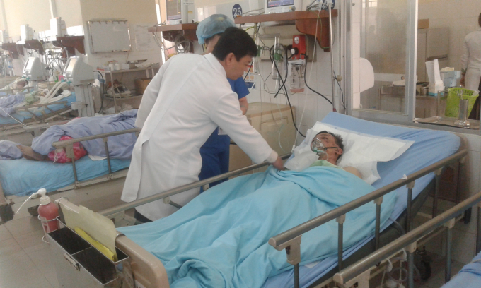 T&agrave;i xế xe tải đang trong t&igrave;nh trạng nguy kịch.