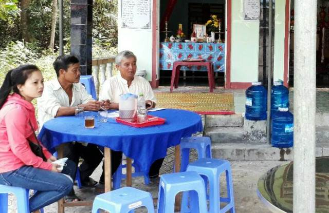 Người nhà đang t&ocirc;̉ chức h&acirc;̣u sự cho cháu B.