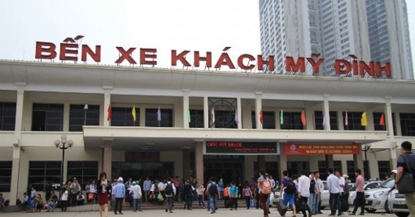 Nóng: Tài xế xe ba gác bị 3 thanh niên từ taxi lao xuống đánh tử vong trước cửa bến xe Mỹ Đình