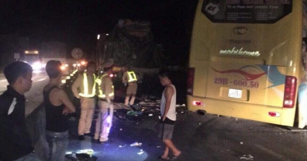 Hà Tĩnh: Kinh hoàng tai nạn giữa xe khách và xe container, hàng chục người thương vong