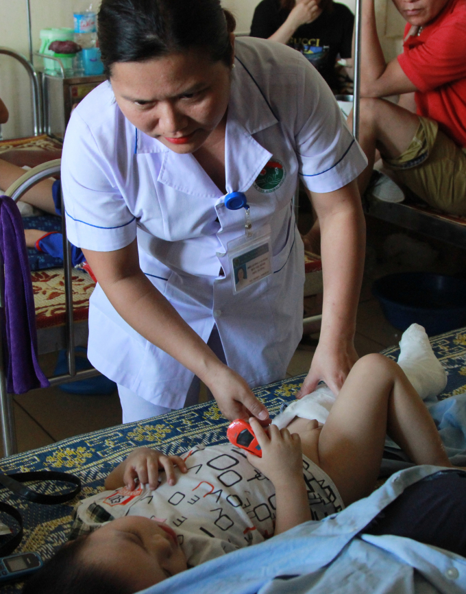 Một trong những nạn nh&acirc;n vụ tai nạn đang được chăm s&oacute;c tại bệnh viện tỉnh H&agrave; Tĩnh.