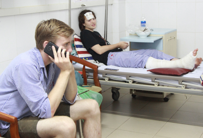 2 trong 4 nạn nh&acirc;n người nước ngo&agrave;i hiện đ&atilde; qua cơn nguy kịch.