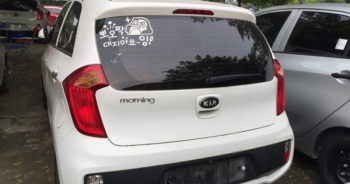 Xe Van hết thời, chủ đại lý lo chết chìm theo xe