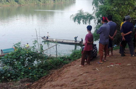 Hiện trường nơi ph&aacute;t hiện thi thể em Ngọc.