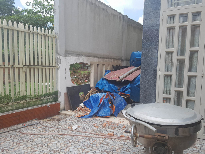 Hiện trường vụ đập ph&aacute; nh&agrave; b&agrave; Hồng v&agrave;o tối 6/4.