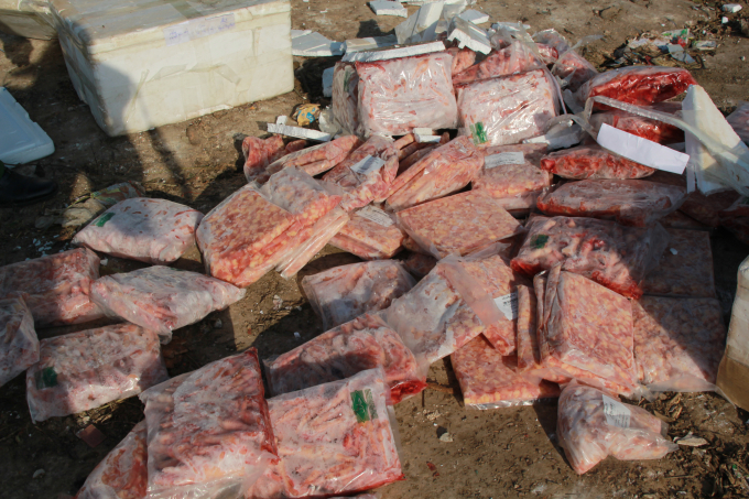 Số lượng lớn ch&acirc;n, sụn g&agrave; bị bắt giữ trước đ&oacute;.