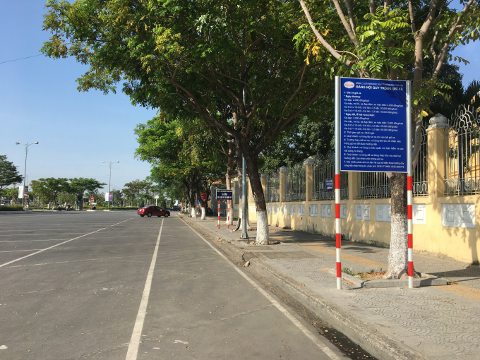 B&atilde;i đỗ xe ở Cổ Viện Ch&agrave;m thuộc c&ocirc;ng ty Th&aacute;i L&acirc;m quản l&yacute; thu ph&iacute; dịch vụ.