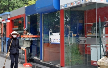 Ngân hàng Nhà nước chỉ đạo dừng tăng phí ATM