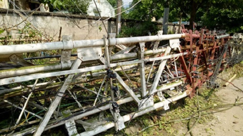 Cột viễn th&ocirc;ng cao hơn 65m bị g&atilde;y đổ.