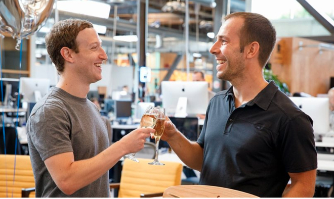 Javien Oliven, phụ tr&aacute;ch bộ phận c&aacute;c sản phẩm dịch vụ trung t&acirc;m