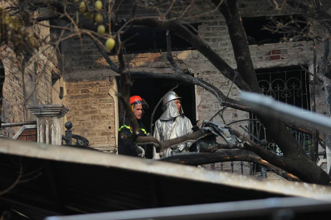 Lực lượng chức năng l&agrave;m việc tại hiện trường. (Ảnh: b&aacute;o Vietnamnet)