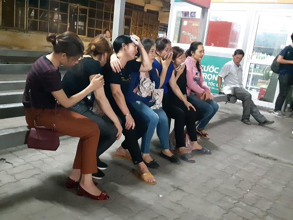 Người nh&agrave; bệnh nh&acirc;n đau x&oacute;t trước sự ra đi đột ngột của anh C. (ảnh: internet)