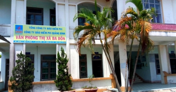 Con gái Chủ tịch phường lấy trụ sở chính quyền làm nơi treo bảng bán bảo hiểm