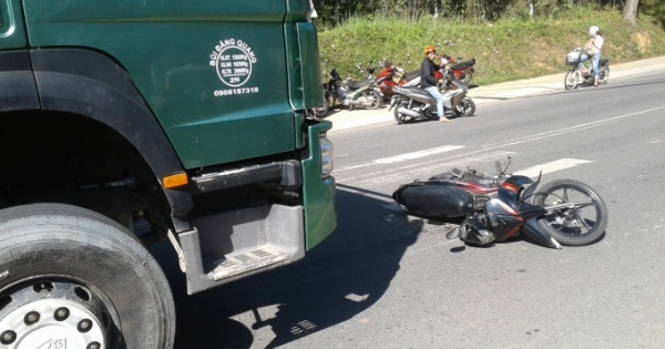 Lâm Đồng: Xe tải tông xe máy, một người tử vong