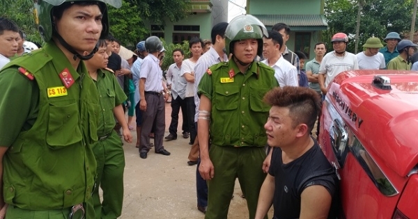 Nghe tin vợ đi khách sạn với người đàn ông khác, chồng vác súng và kiếm đi đánh ghen