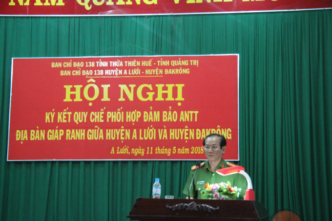 Đại t&aacute; Nguyễn Minh Phương Trưởng CA huyện A Lưới ph&aacute;t biểu t&ocirc;ng kết bế mạc hội nghị.