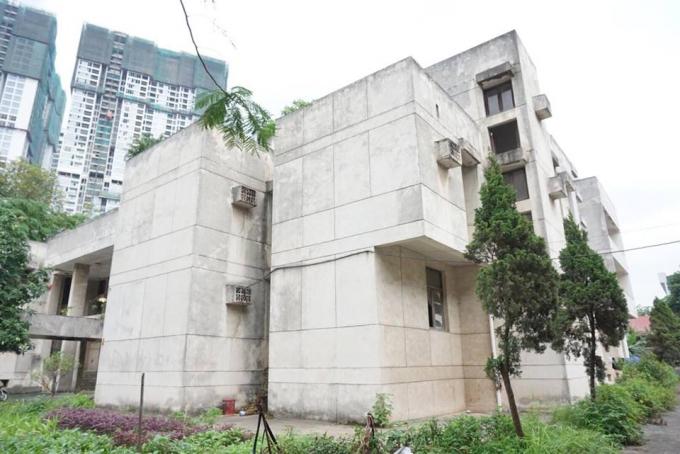 Ng&ocirc;i nh&agrave; 300 Kim M&atilde; c&ugrave;ng với nhiều c&acirc;u chuyện ma mị bao tr&ugrave;m.